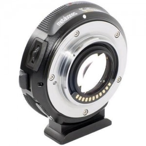 Metabones T Speed Booster Ultra Lente 0.68x Canon EF-Mount para Micro Quatro Terços