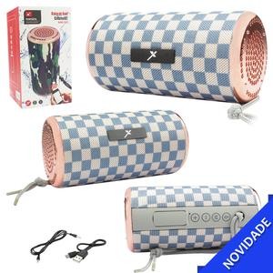Caixa de Som Bluetooth 5W Rms 150HZ-20KHZ Atende chamadas Entrada USB Auxiliar Micro SD Tecido Xadrez Azul e Rosa XTRAD